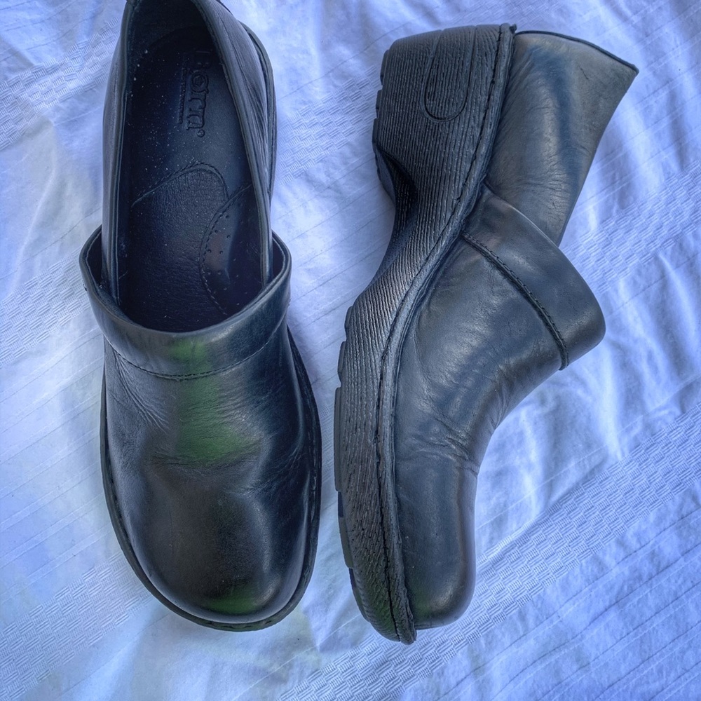 Women’s Born slip on shoes size 7.5